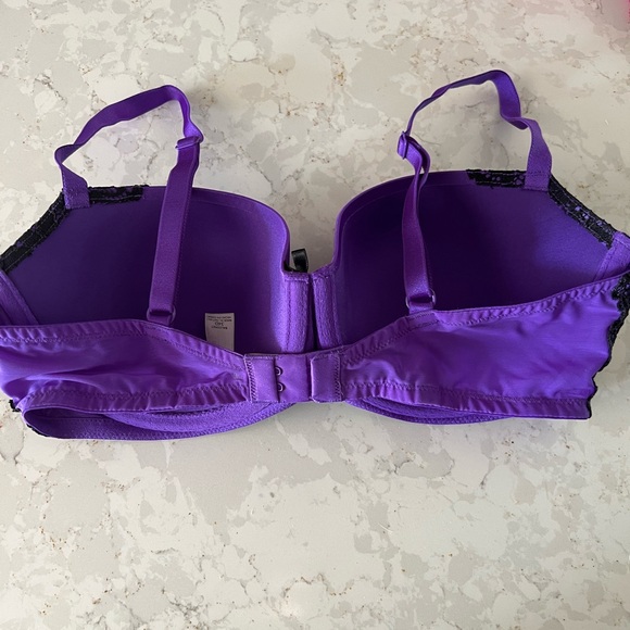 Victoria’s Secret bra. 34D. - Picture 3 of 4